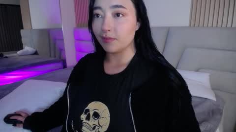 Snapshot of missloise chatting on 11/24/25, 04:01 Miss Loise online show from 11/24/25, 04:01