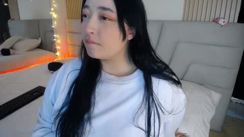 Snapshot of missloise chatting on 12/15/25, 02:38 Miss Loise online show from 12/15/25, 02:38