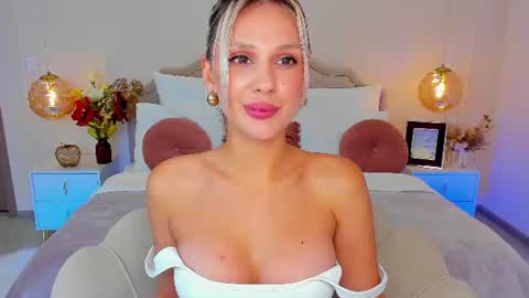 Snapshot of misslou_ chatting on 06/25/26, 05:07 Lou online show from 06/25/26, 05:07