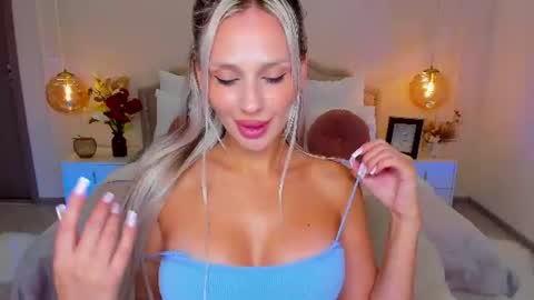 Snapshot of misslou_ chatting on 08/07/26, 05:31 Lou online show from 08/07/26, 05:31