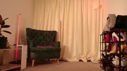Snapshot of missmabelle_ chatting on 06/03/26, 01:52 Im Valentina online show from 06/03/26, 01:52