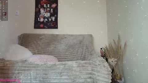 Snapshot of missmagnetizm chatting on 11/24/25, 09:47 Vi online show from 11/24/25, 09:47