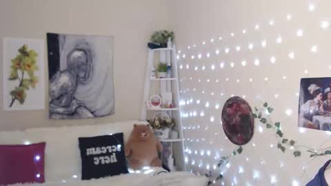 Snapshot of missmelons_ chatting on 02/15/25, 10:22 Li online show from 02/15/25, 10:22