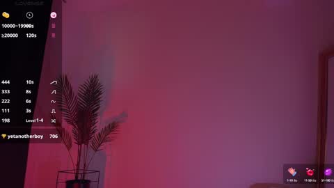 Snapshot of missmerciless chatting on 02/19/25, 08:22 LUXXANDRA online show from 02/19/25, 08:22