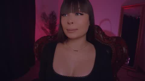 Snapshot of missmerciless chatting on 02/25/25, 05:19 LUXXANDRA online show from 02/25/25, 05:19