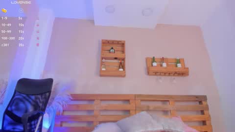 Mia  online show from 11/10/25, 11:53