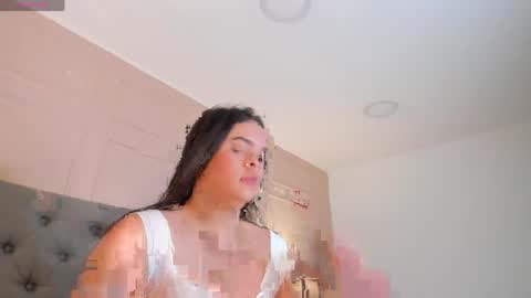 Mia  online show from 04/18/26, 12:20