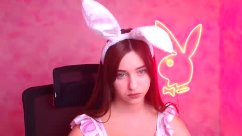 Mia online show from 11/19/25, 06:52