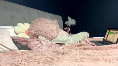 Mila x online show from 02/16/25, 08:22