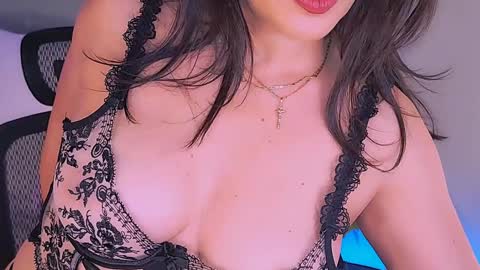 Mina online show from 11/02/25, 02:58