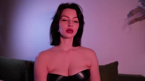   online show from 10/21/25, 08:37