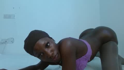 Snapshot of missmisbehave_irl chatting on 05/06/26, 07:13 sexy online show from 05/06/26, 07:13