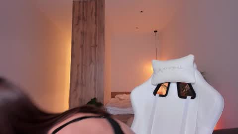 Snapshot of missmollymoore chatting on 03/02/26, 05:08 Miss Molly - online show from 03/02/26, 05:08