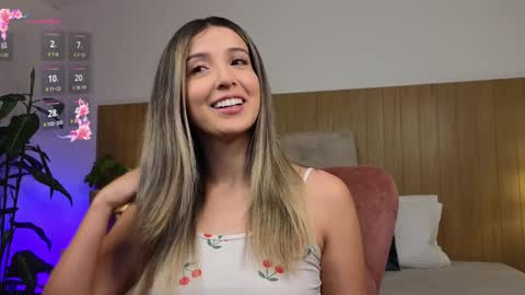 Snapshot of missmonaco chatting on 01/09/25, 10:52 Emma Rivera online show from 01/09/25, 10:52