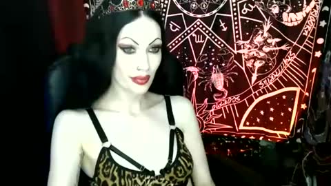 Snapshot of missmoondoll chatting on 12/08/24, 04:35 MissMoonDoll online show from 12/08/24, 04:35