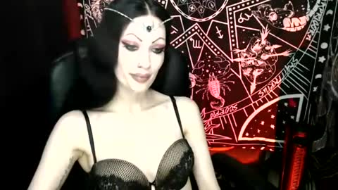 Snapshot of missmoondoll chatting on 01/04/25, 07:03 MissMoonDoll online show from 01/04/25, 07:03