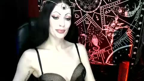 Snapshot of missmoondoll chatting on 02/19/25, 04:23 MissMoonDoll online show from 02/19/25, 04:23
