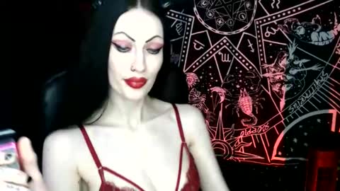 Snapshot of missmoondoll chatting on 10/23/25, 04:01 MissMoonDoll online show from 10/23/25, 04:01