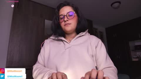 Snapshot of missmoonn chatting on 11/04/25, 11:37 MissMoon online show from 11/04/25, 11:37