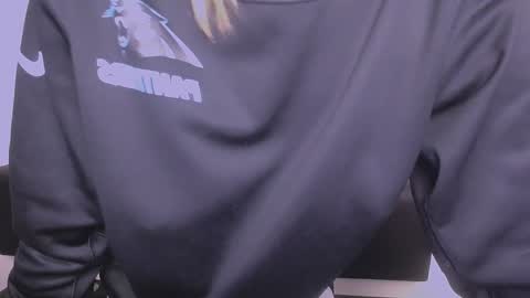 Snapshot of missoliviaa_ chatting on 12/03/24, 02:49 Olivia online show from 12/03/24, 02:49