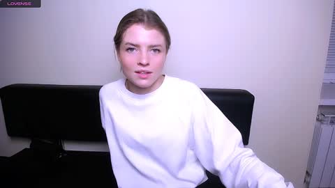 Snapshot of missoliviaa_ chatting on 12/14/24, 10:13 Olivia online show from 12/14/24, 10:13