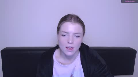 Snapshot of missoliviaa_ chatting on 12/16/24, 11:22 Olivia online show from 12/16/24, 11:22