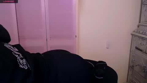 Snapshot of missoliviaa_ chatting on 12/21/24, 03:20 Olivia online show from 12/21/24, 03:20