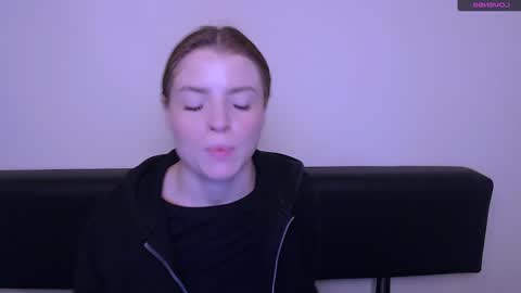 Snapshot of missoliviaa_ chatting on 12/27/24, 08:45 Olivia online show from 12/27/24, 08:45