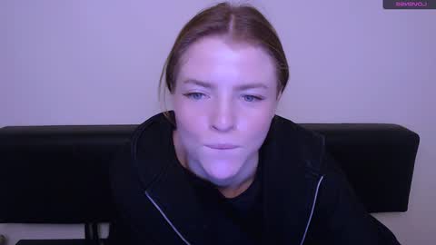 Snapshot of missoliviaa_ chatting on 12/27/24, 11:50 Olivia online show from 12/27/24, 11:50