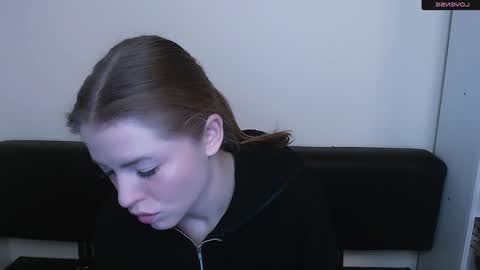 Snapshot of missoliviaa_ chatting on 01/03/25, 07:49 Olivia online show from 01/03/25, 07:49