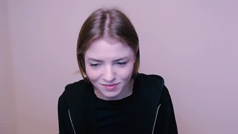 Snapshot of missoliviaa_ chatting on 01/04/25, 12:38 Olivia online show from 01/04/25, 12:38