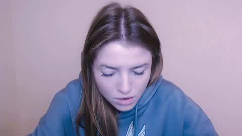 Snapshot of missoliviaa_ chatting on 01/14/25, 03:04 Olivia online show from 01/14/25, 03:04