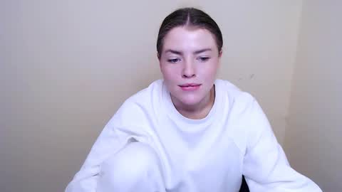 Snapshot of missoliviaa_ chatting on 01/23/25, 11:37 Olivia online show from 01/23/25, 11:37