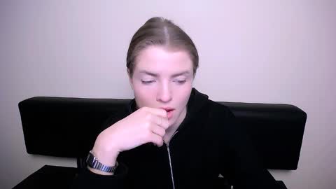 Snapshot of missoliviaa_ chatting on 01/31/25, 08:43 Olivia online show from 01/31/25, 08:43