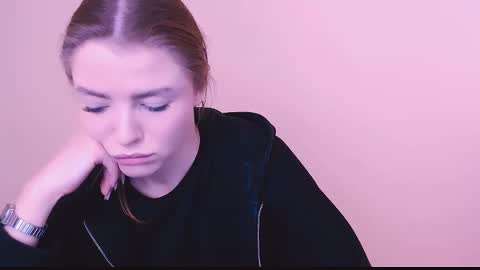 Snapshot of missoliviaa_ chatting on 02/10/25, 11:25 Olivia online show from 02/10/25, 11:25