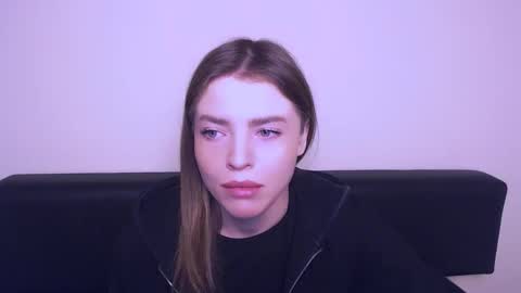 Snapshot of missoliviaa_ chatting on 02/19/25, 09:50 Olivia online show from 02/19/25, 09:50