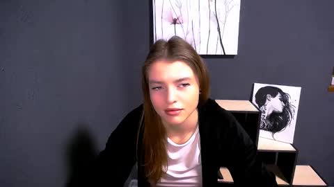 Olivia online show from 11/08/25, 08:03