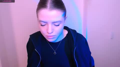 Olivia online show from 12/18/25, 09:37