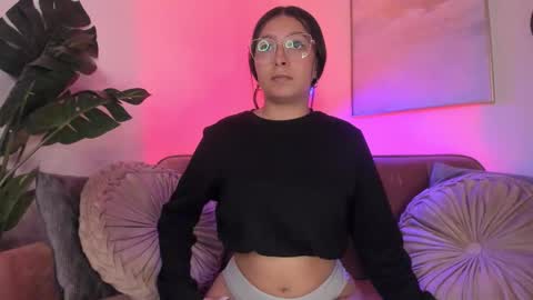 Snapshot of misspariis chatting on 11/04/25, 11:26 Isabel Mendez online show from 11/04/25, 11:26