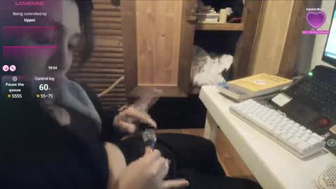 Snapshot of misspink152015 chatting on 01/12/25, 05:45 sarah online show from 01/12/25, 05:45