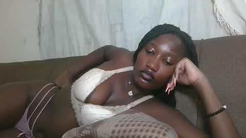 pretty gal online show from 10/30/25, 11:33