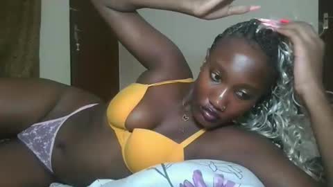 pretty gal online show from 11/17/25, 09:31