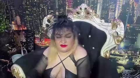 QueenT online show from 11/28/25, 11:40