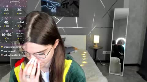 misss_evelyne online show from 12/21/25, 01:35