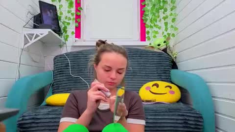 . online show from 12/01/25, 07:35