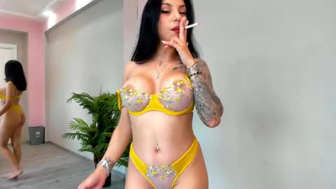 Snapshot of misssiennaa chatting on 05/21/26, 05:25 Sienna online show from 05/21/26, 05:25