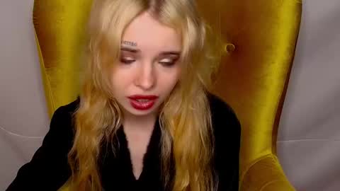 Snapshot of missslola chatting on 10/21/25, 02:40 Misss Lola Angel online show from 10/21/25, 02:40