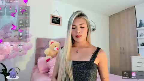 ... Independent model online show from 09/25/25, 04:38