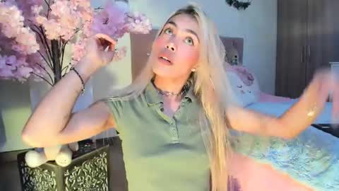 ... Independent model online show from 06/26/26, 12:37