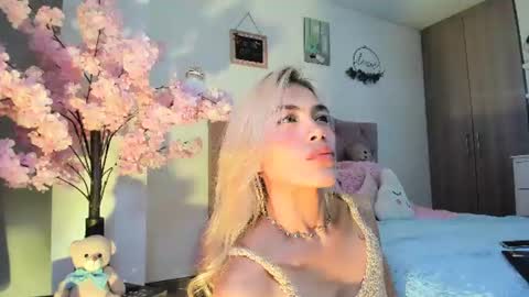 ... Independent model online show from 06/27/26, 12:26
